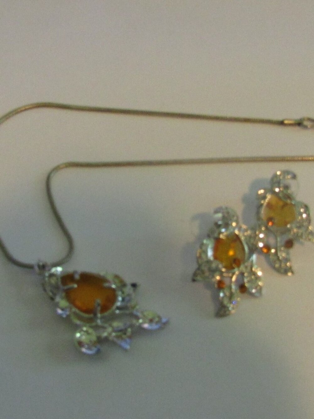 Beautiful Matching AMBER &CLEAR RHINESTONE JEWELRY SET Necklace Pierced Earrings